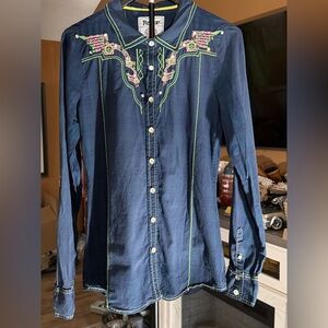 Buckle Roar Dark Blue Embroiderey Shirt size medium vintage looking western